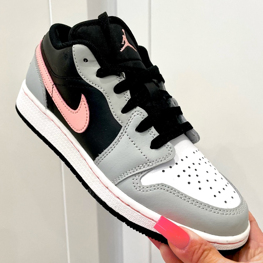 Jordan 1 Low Black Grey Pink - Picture 1 of 6